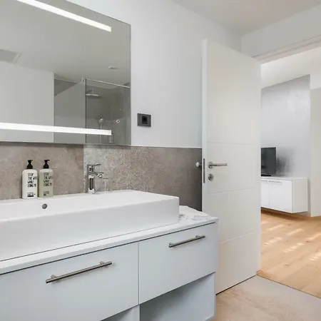 Luxury Baotic Traù
