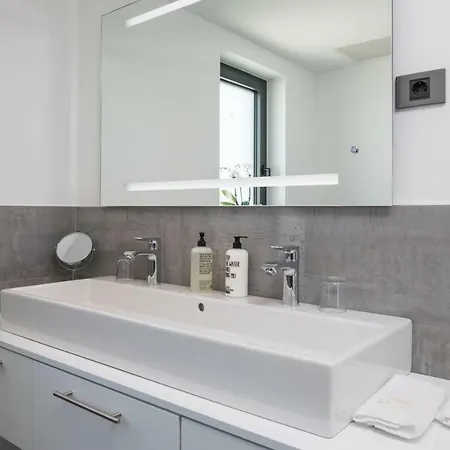 Luxury Baotic טרוגיר